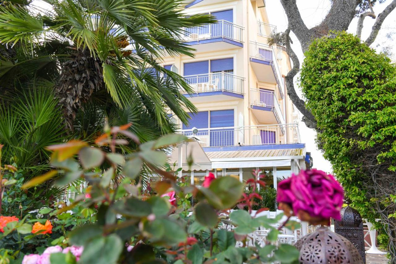 Hotel Majestic リド・ディ・イエゾロ エクステリア 写真