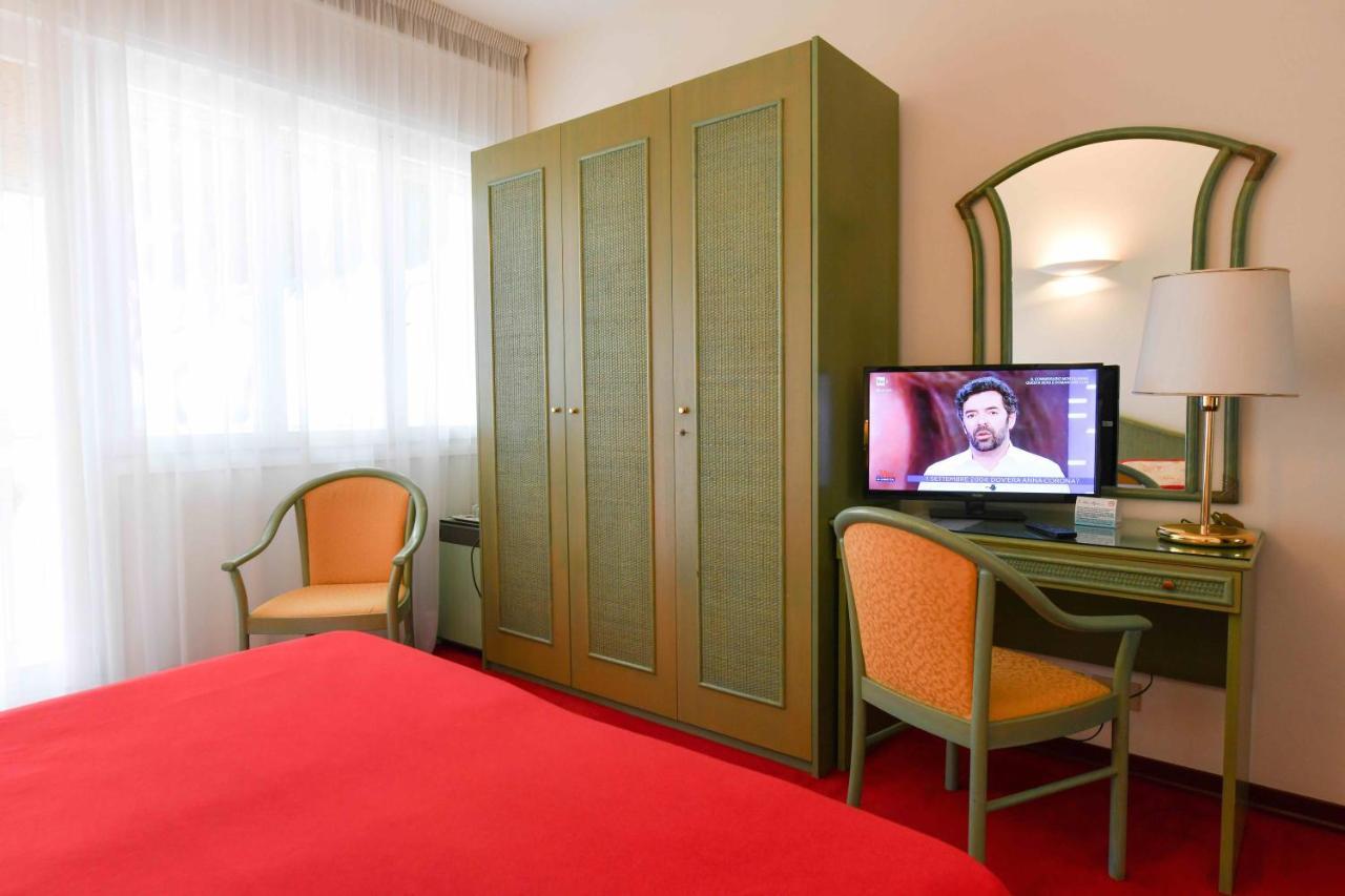 Hotel Majestic リド・ディ・イエゾロ エクステリア 写真