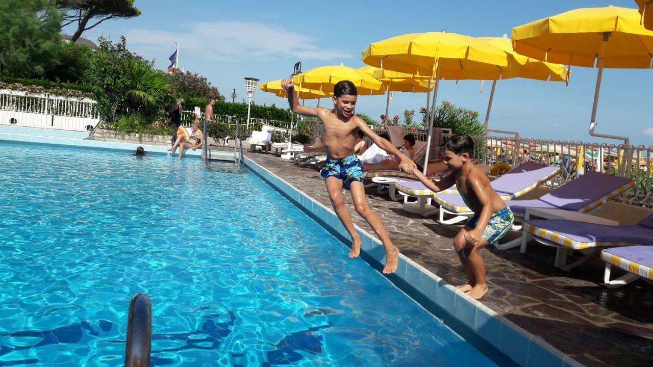 Hotel Majestic リド・ディ・イエゾロ エクステリア 写真